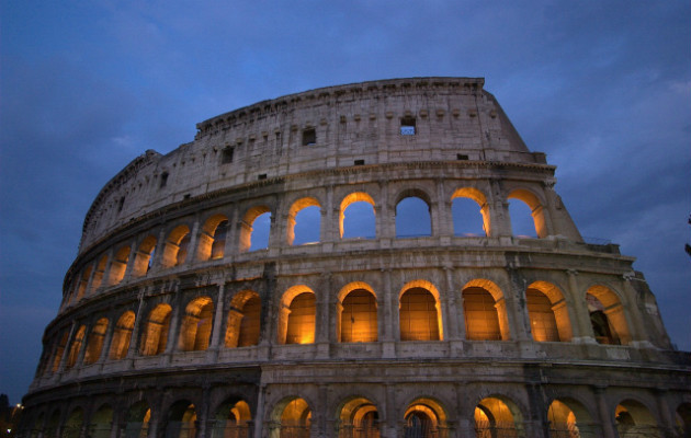 ローマ帝国の威光 コロッセオ Colosseo 新婚旅行 ハネムーン予約 アニバーサリートラベル